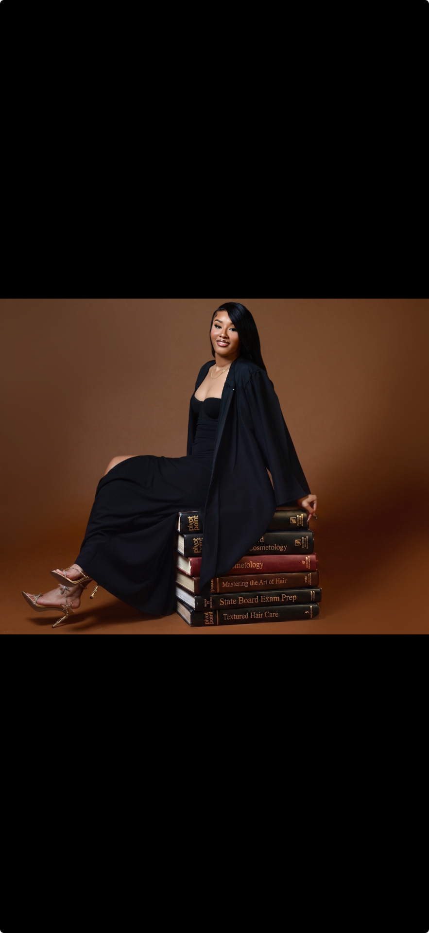 Aysia, founder of AysialuxeNails